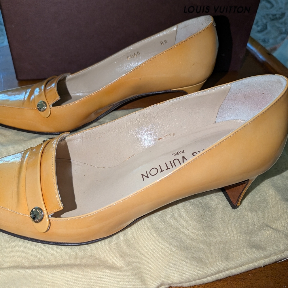 Louis Vuitton Pumps. SZ 37. US 6.5-7. EUC. Gorgeous Color. - Picture 5 of 8